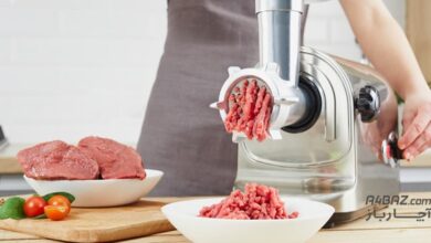پیچیدن گوشت دور تیغه چرخ گوشت