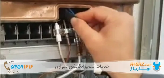 تمیز کردن ترموکوپل آبگرمکن با سمباده تمیز کردن ترموکوپل آبگرمکن با سمباده
