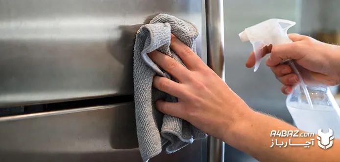 تميز كردن یخچال سیلور با دستمال و اسپری چندمنظوره